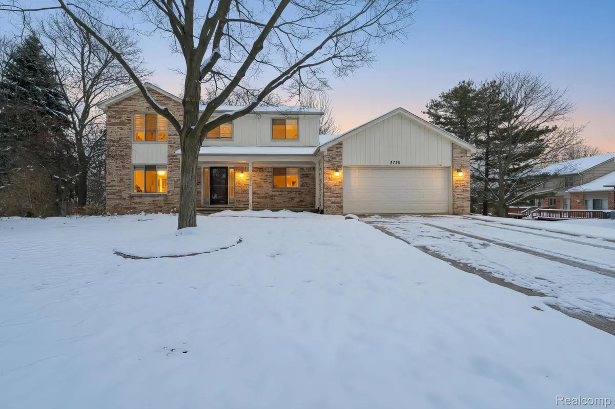 2728 Winter Park CT, Rochester Hills, MI 48309