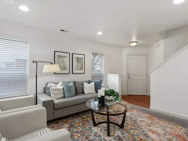 827 NW 1ST AVE, Canby, OR 97013