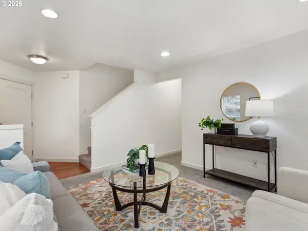 827 NW 1ST AVE, Canby, OR 97013