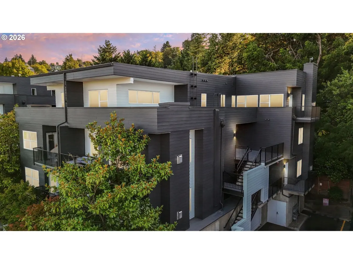 606 S NEVADA ST #C, Portland, OR 97219