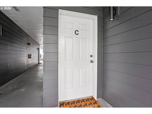 606 S NEVADA ST #C, Portland, OR 97219