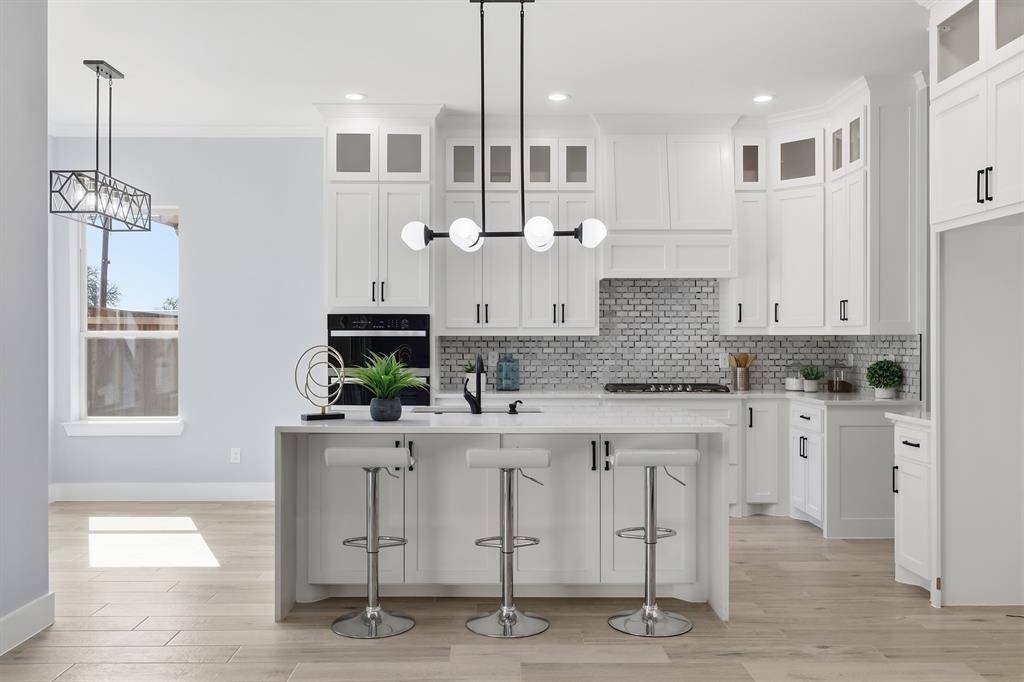 707 Ross Trail, Arlington, TX 76012