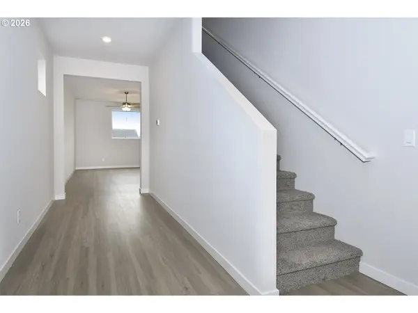 1367 OWL AVE, Woodburn, OR 97071