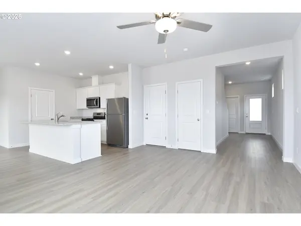 1367 OWL AVE, Woodburn, OR 97071