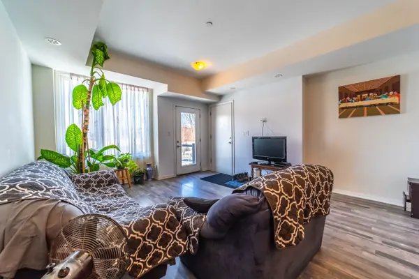 1460 Whites RD #413, Pickering, ON L1V 0E8