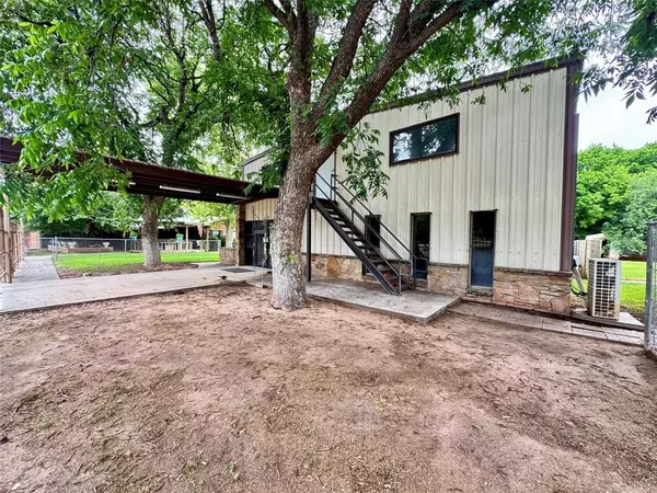 321 N West Street, Buffalo Gap, TX 79508