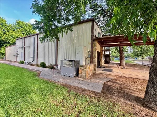 321 N West Street, Buffalo Gap, TX 79508