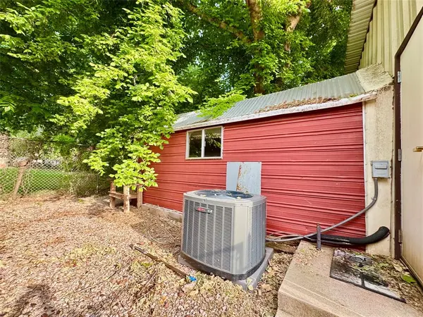 321 N West Street, Buffalo Gap, TX 79508