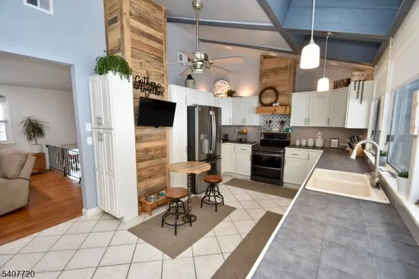 27 Grandview Ave, Jefferson Twp., NJ 07460