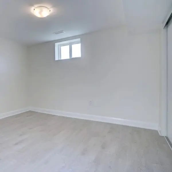 740 Breezy DR #Bsmt, Pickering, ON L1W 2X7