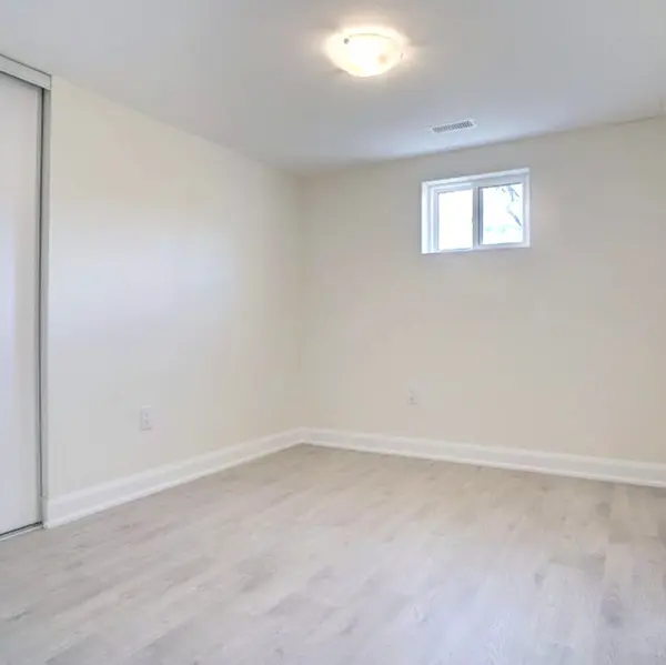 740 Breezy DR #Bsmt, Pickering, ON L1W 2X7