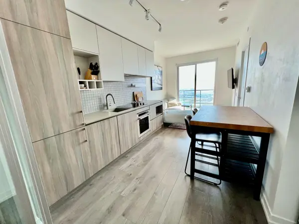 950 Portage Pkwy #5007, Vaughan, ON L4K 0J7