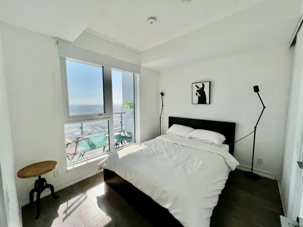 950 Portage Pkwy #5007, Vaughan, ON L4K 0J7