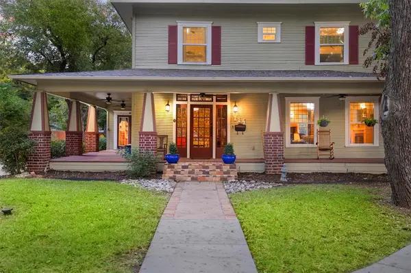 Waxahachie, TX 75165,114 E University Avenue