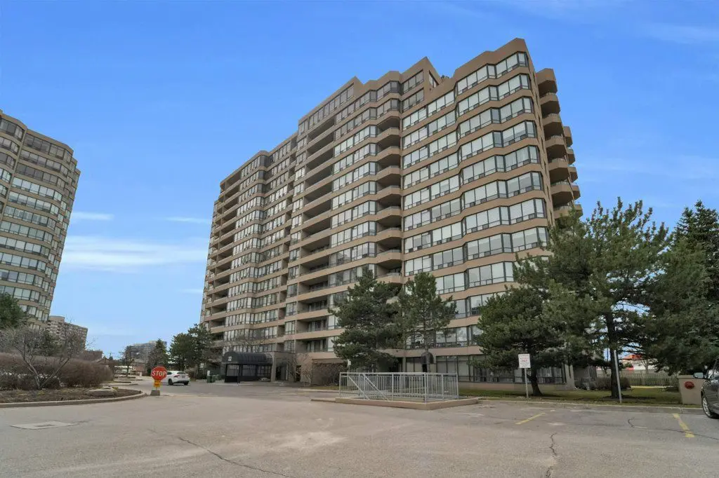 22 Clarissa DR #1404, Richmond Hill, ON L4C 9R6