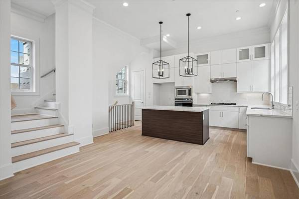 4070 Oak Circle, Addison, TX 75001