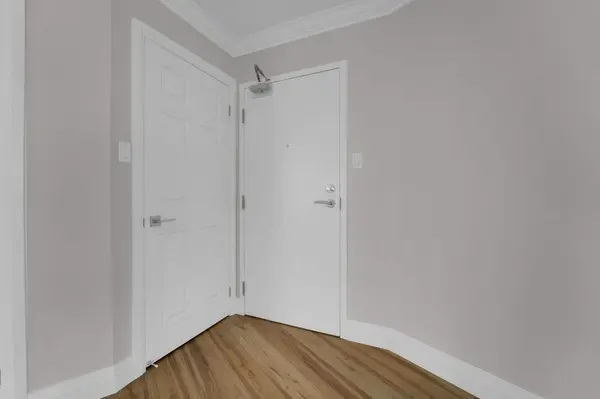 22 Clarissa DR #1404, Richmond Hill, ON L4C 9R6