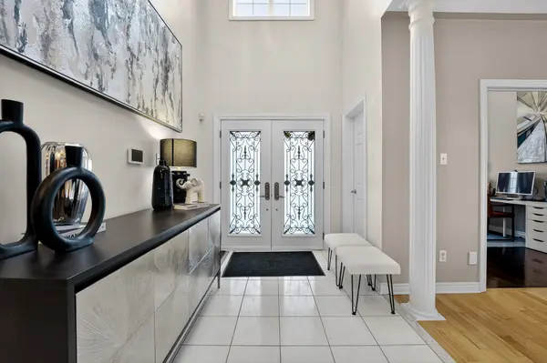 39 Pinebrook CIR, Caledon, ON L7C 1C4