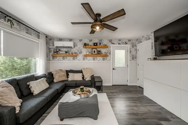 38 Susan ST W, Huntsville, ON P1H 1X2