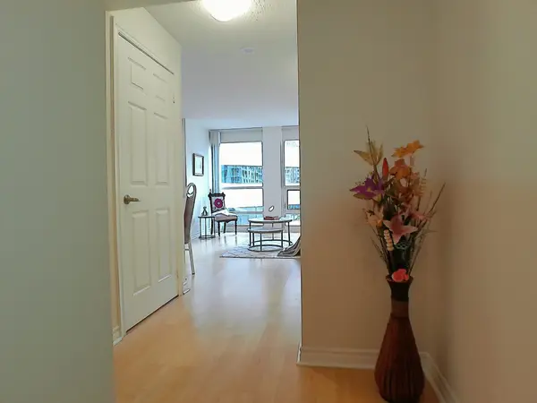 763 Bay ST #402, Toronto C01, ON M5G 2R3