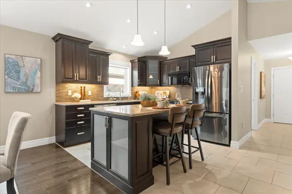 1060 Gabrieau ST, Lasalle, ON N9H 1H5