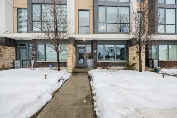 90 Little Creek RD #4, Mississauga, ON L5R 0E9