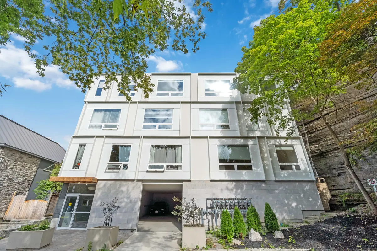 22 Perkins ST #305, West Centre Town, ON K1R 7G5