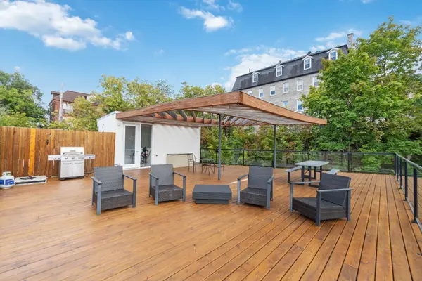 22 Perkins ST #305, West Centre Town, ON K1R 7G5