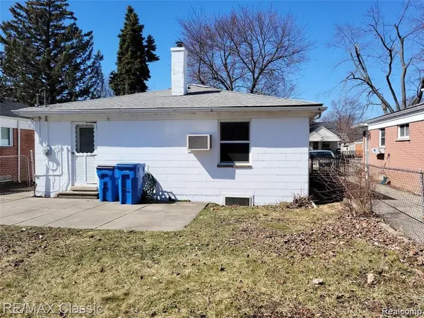 6198 ROBINDALE AVE, Dearborn Heights, MI 48127