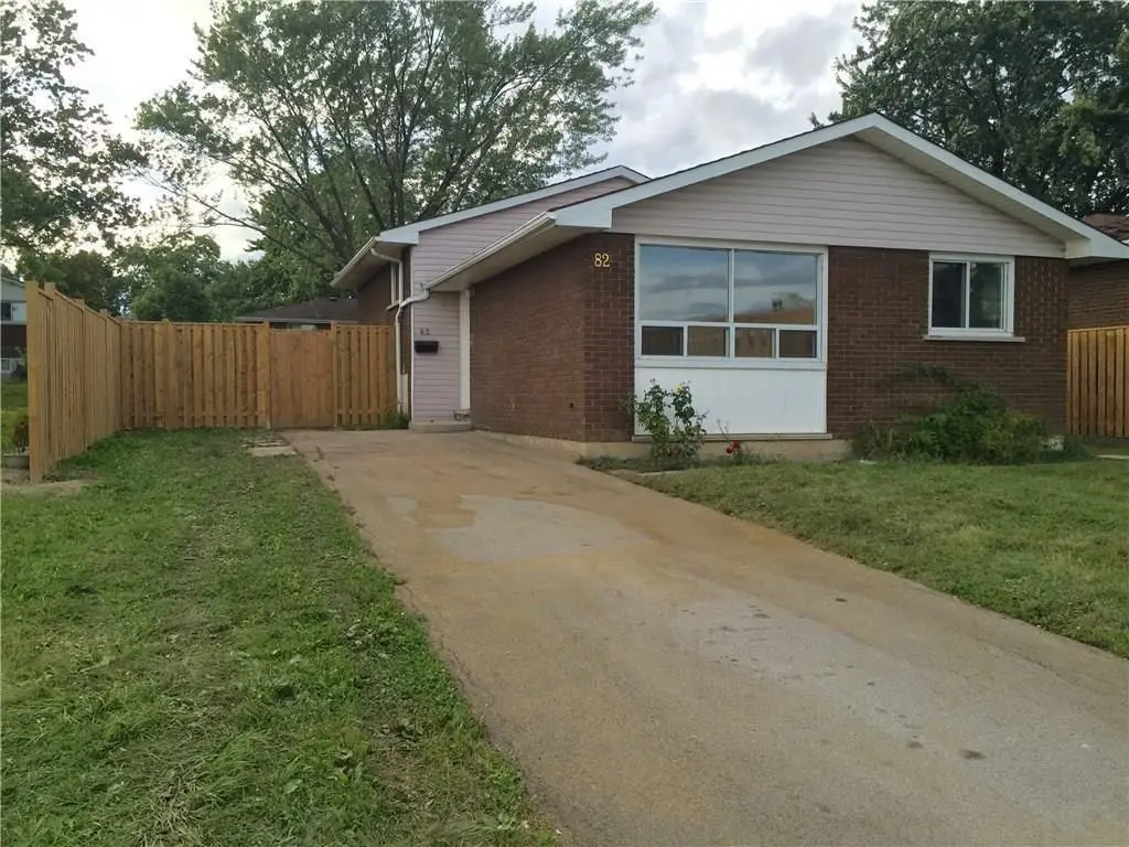 82 Palmer RD #2, Hamilton, ON L8T 3E9