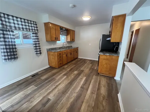 2043 Ellwood AVE, Berkley, MI 48072