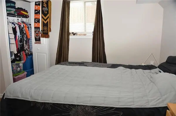 82 Palmer RD #2, Hamilton, ON L8T 3E9