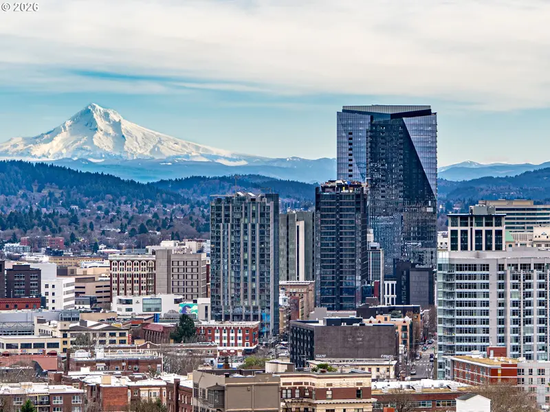 550 SW 10TH AVE #2408, Portland, OR 97205