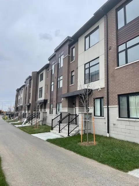 1695 Dersan ST #223, Pickering, ON L1X 0S8