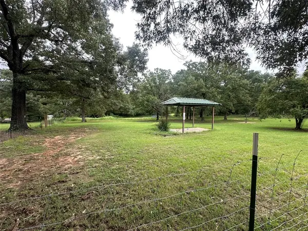 1052 CR 1495, Emory, TX 75440