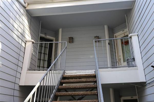 3406 Country Club Drive W #272, Irving, TX 75038