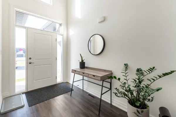 9861 Glendon DR #102, Middlesex Centre, ON N0L 1R0