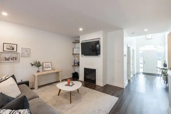 9861 Glendon DR #102, Middlesex Centre, ON N0L 1R0