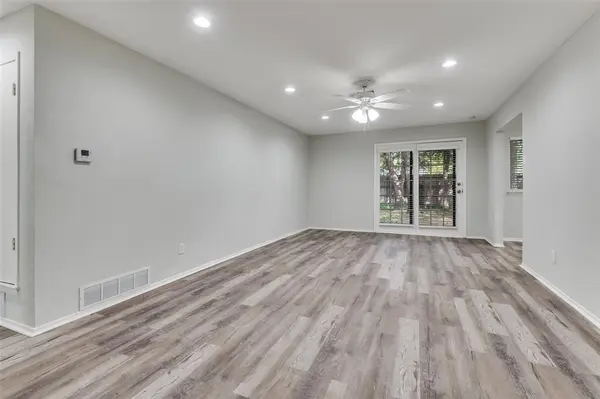 1902 Glenwick Lane, Irving, TX 75060