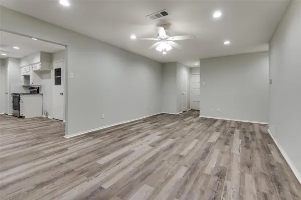 1902 Glenwick Lane, Irving, TX 75060