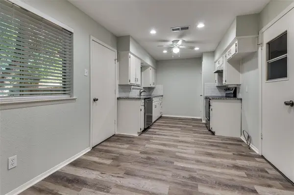 1902 Glenwick Lane, Irving, TX 75060