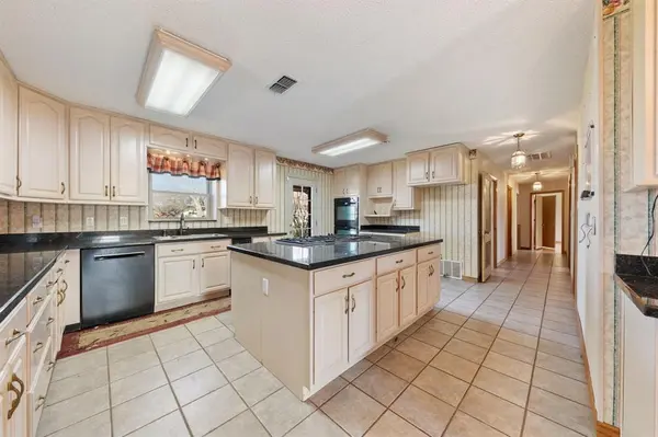 8312 Llano Avenue, Benbrook, TX 76116