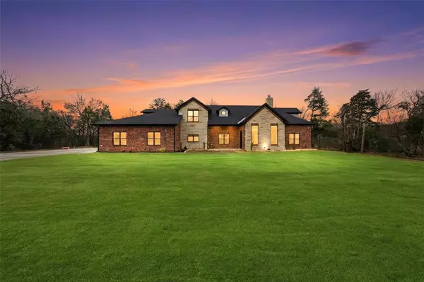 326 Willow Creek Lane, Ovilla, TX 75154