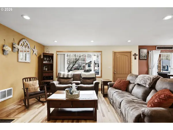 1625 E 13TH PL, The Dalles, OR 97058