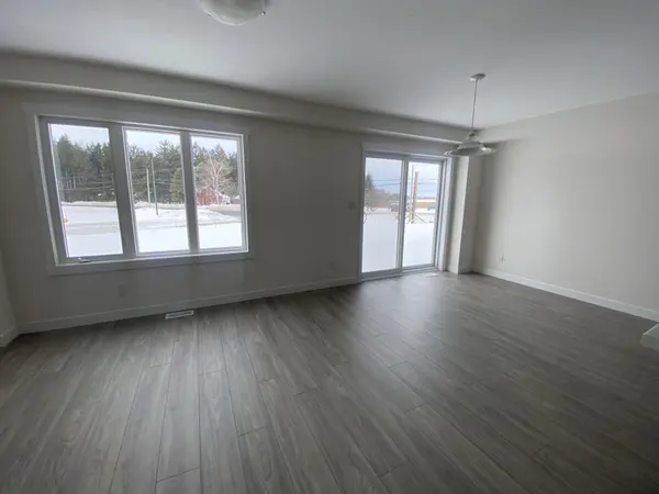 14 Strath CRES, Springwater, ON L0L 1P0