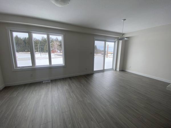 14 Strath CRES, Springwater, ON L0L 1P0