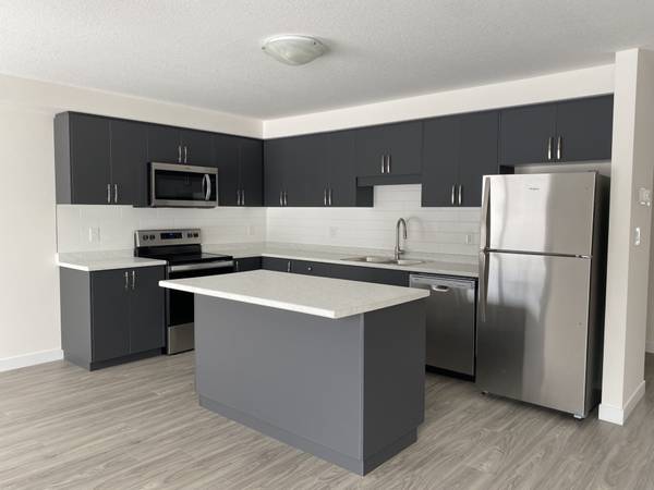 14 Strath CRES, Springwater, ON L0L 1P0