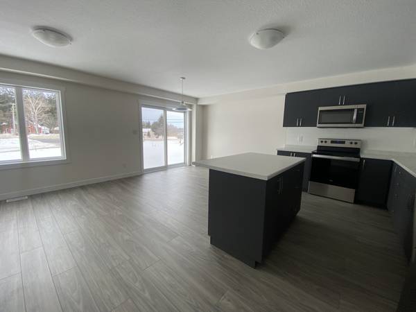 14 Strath CRES, Springwater, ON L0L 1P0