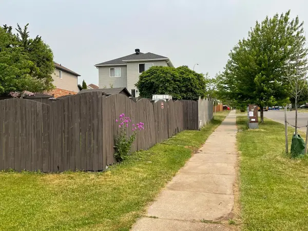 134 Bankside DR, Kitchener, ON N2N 3E2