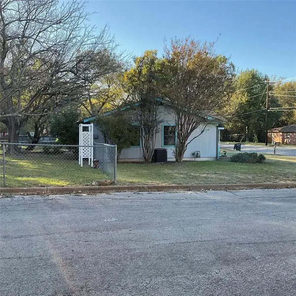 1401 W Ball Street, Weatherford, TX 76086